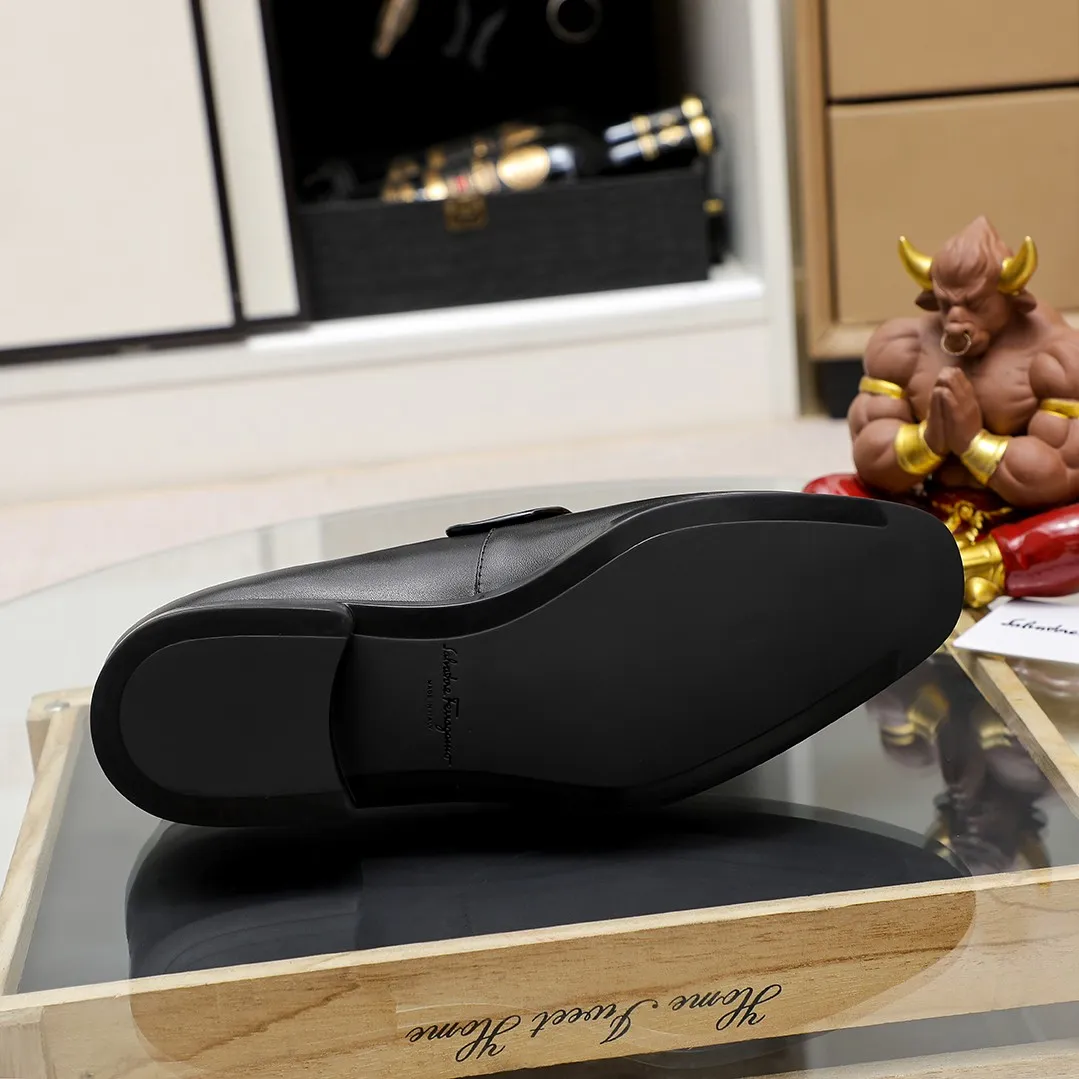 Men's shoes 💰600 🕷🕷🐂【Ferragamo】 Popular fashionable casual shoes🇨🇳Official website counter 1:1 production, original mold opening💯Good quality visible, imported high-end first-layer pebbled calfskin, water-dyed🐂leather lining🌿very clear texture, high-quality waterproof, non-slip and wear-resistant outsole🎋high quality and low price, truly handmade🍓, 3 colors available! Code number 38-44 (45. To be customized)